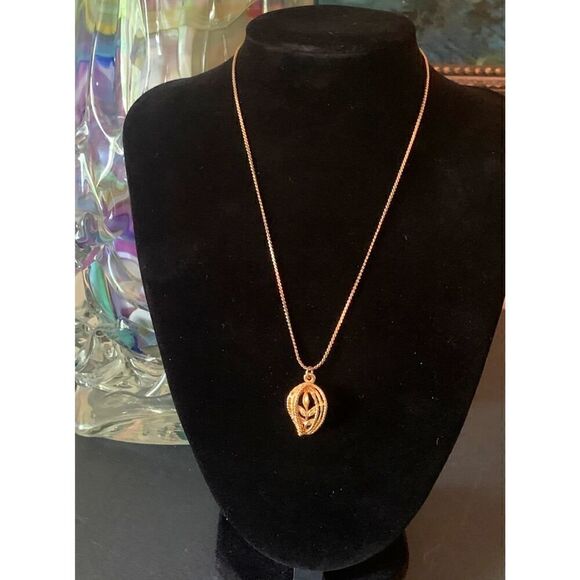 Vintage Floral leaf pendant w/ Braided Chain Necklace, in 12K Gold, Stamped - Picture 2 of 3
